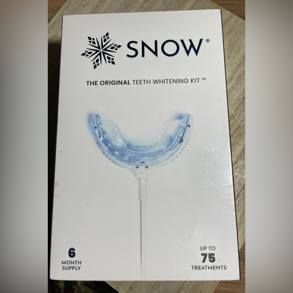 Snow. The Original Teeth Whitening Kit